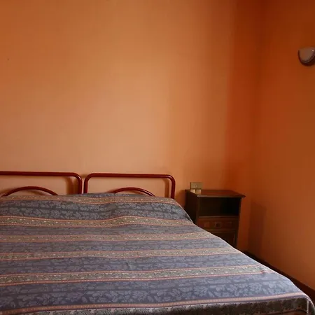 Apartment Chianacce Sleeps 4 Pool