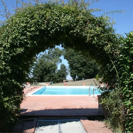 Chianacce Sleeps 4 Pool Apartment